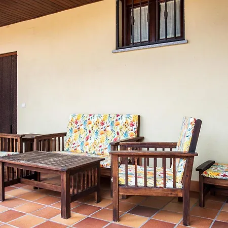 Dona Manuela Valdemierque