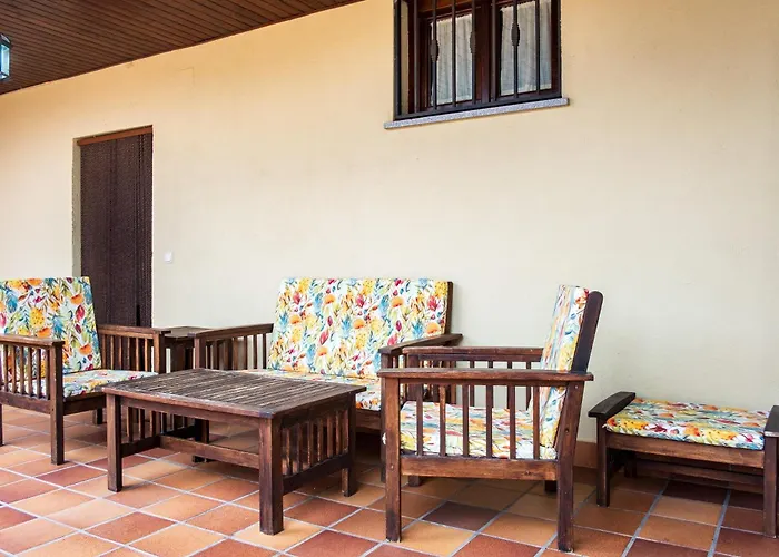 Dona Manuela Valdemierque